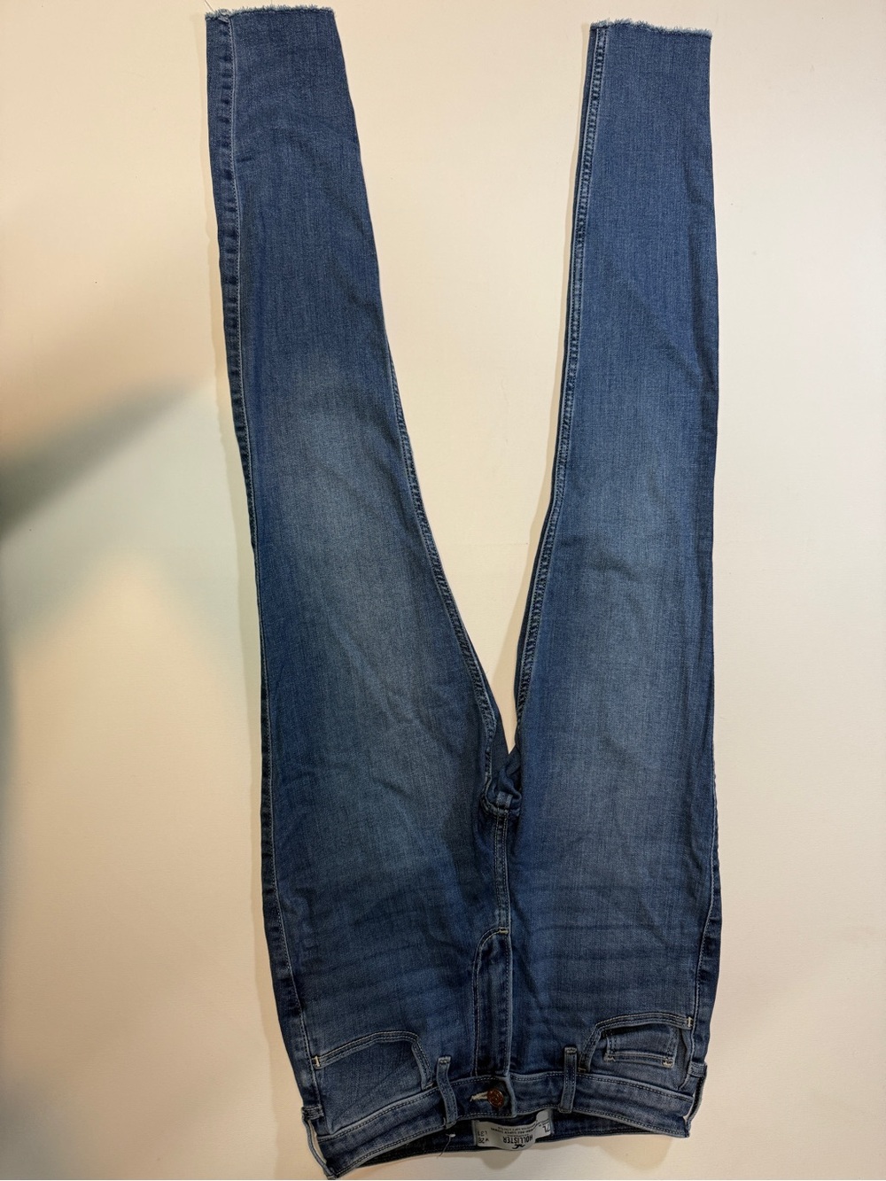 Hollister‎ Woman’s Classic Mid Wash Blue Skinny Jeans